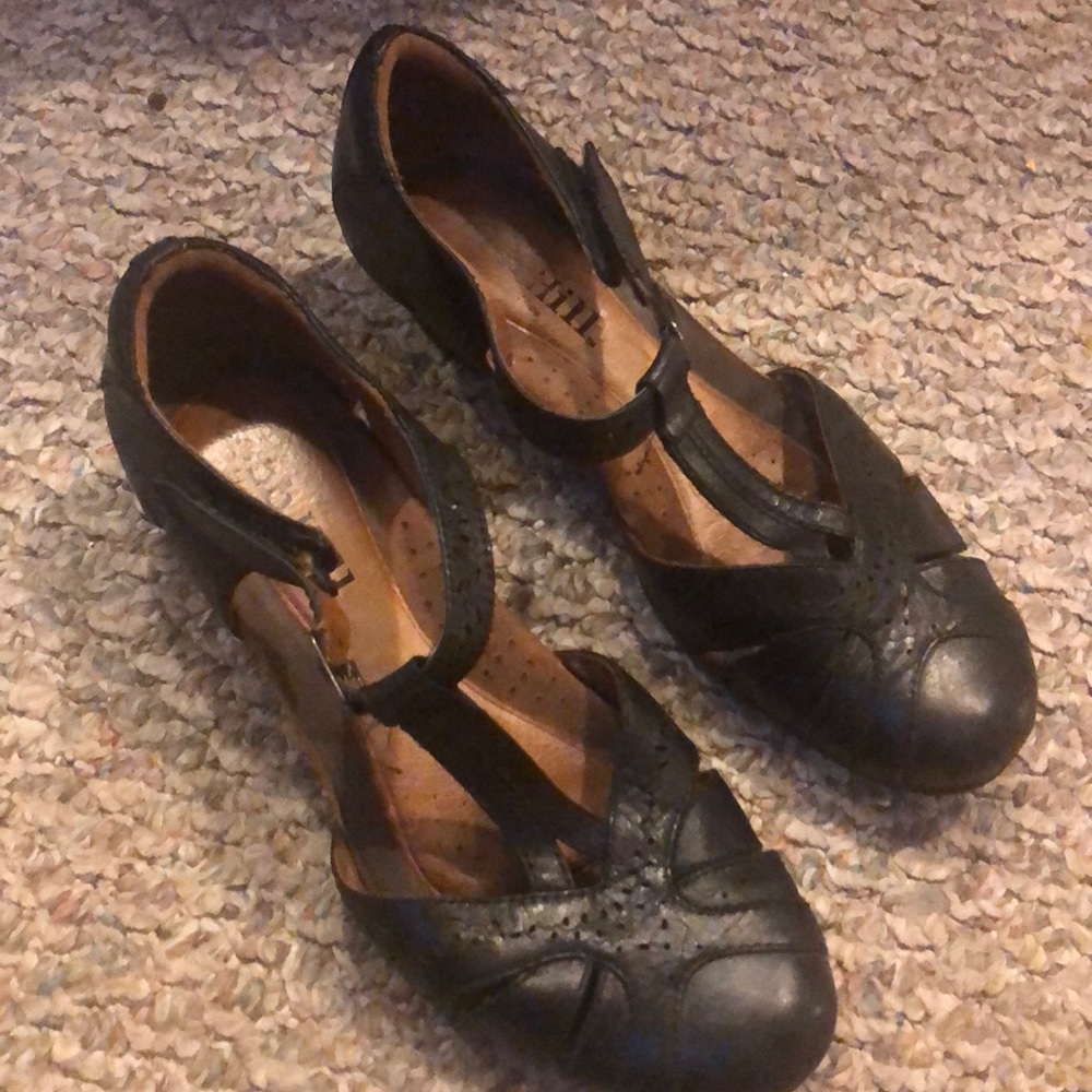 Black Velcro strap sandal size 7.5